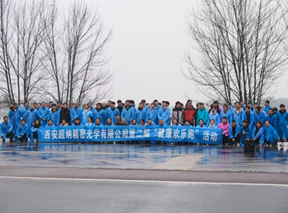 Drizzling Joy: Bidh Runners dealasach a’ deàrrsadh aig Pàirc Kunming Chi
